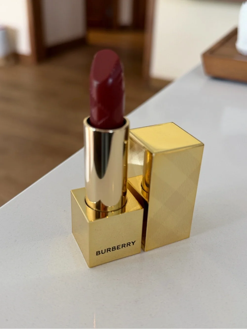 Burberry Kisses Satin Lipstick in shade 93 Russet